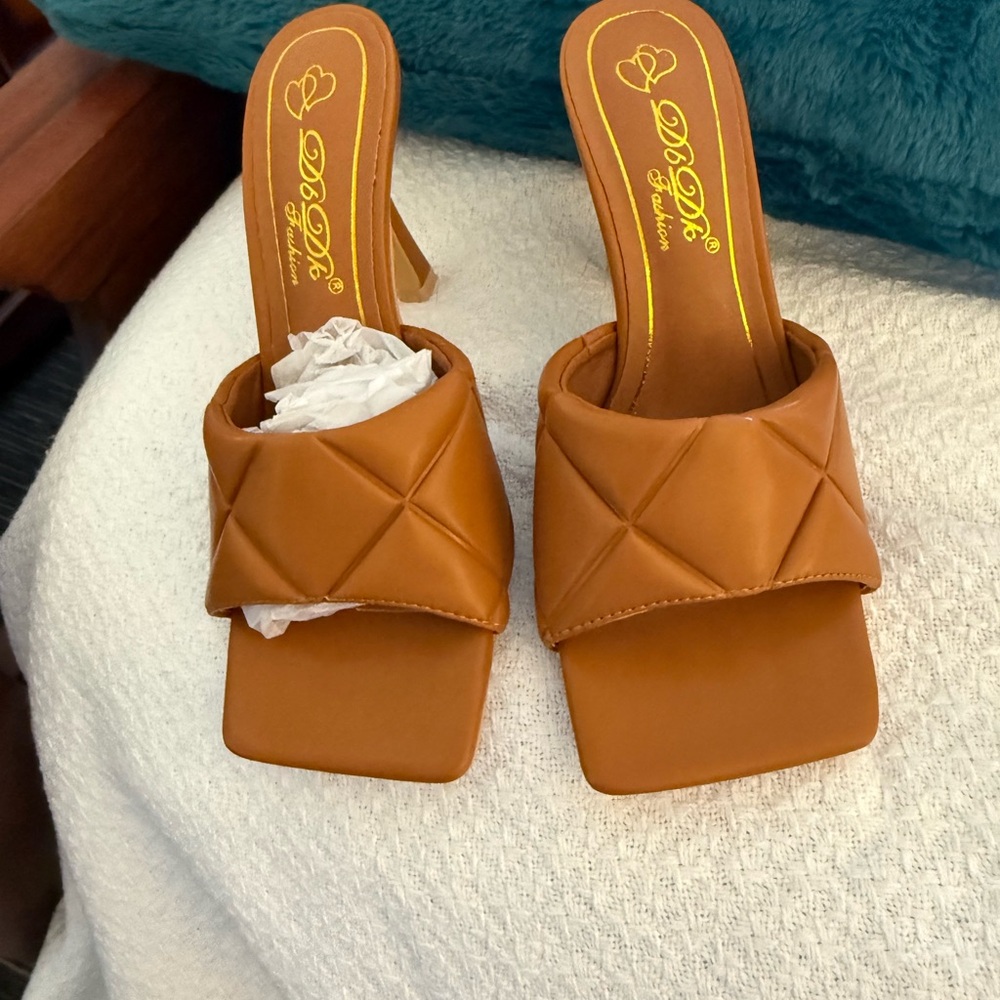 DbDk Fashion Brown Quilted Sandals